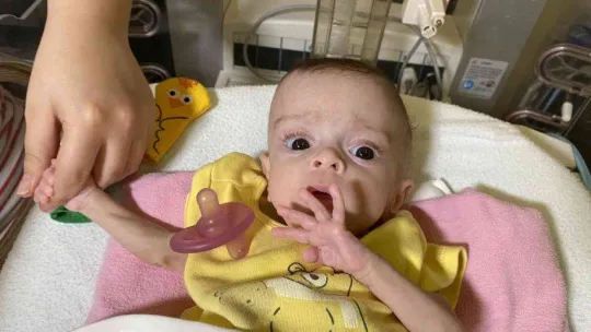 3,5 kiloluk bebeğin alınan böbreği 250 gram çıktı