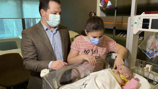 3,5 kiloluk bebeğin alınan böbreği 250 gram çıktı