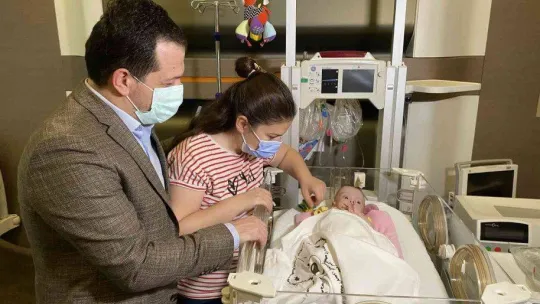 3,5 kiloluk bebeğin alınan böbreği 250 gram çıktı