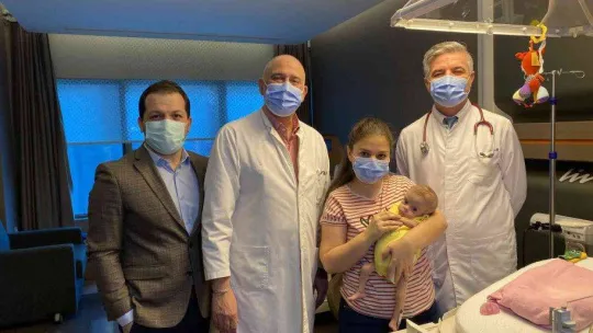 3,5 kiloluk bebeğin alınan böbreği 250 gram çıktı