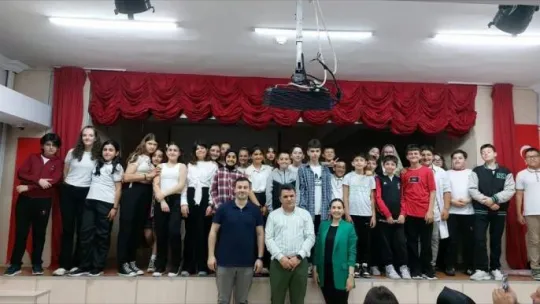 Çağrıbey öğrencileri 'Uyan' oyununu sergiledi