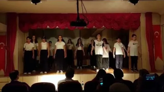 Çağrıbey öğrencileri 'Uyan' oyununu sergiledi