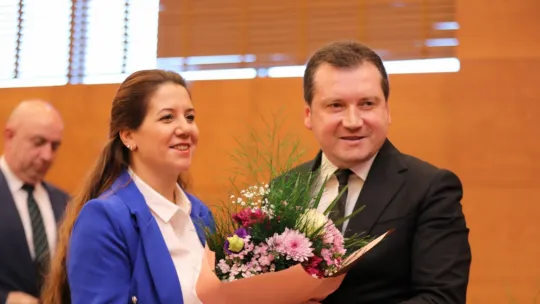 Başkan Balcıoğlu, Kadın Hakları Günü'nü Mecliste Çiçeklerle Kutladı