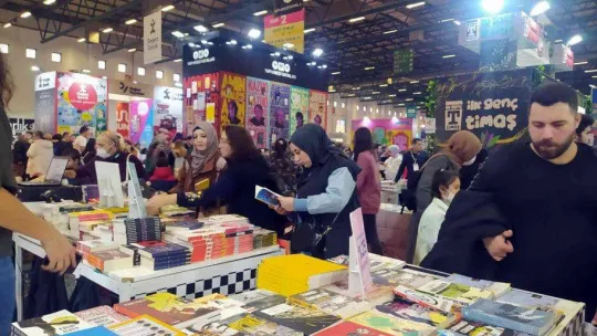 39'uncu Uluslararası İstanbul Kitap Fuarı'nda hafta sonu yoğunluğu