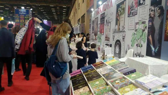 39'uncu Uluslararası İstanbul Kitap Fuarı'nda hafta sonu yoğunluğu