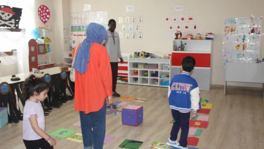 Minik yüreklerden büyük yapım