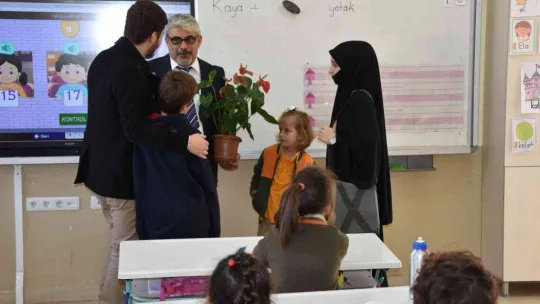 4 kardeşten öğretmenlerine sürpriz ziyaret