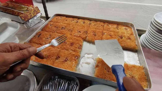 40 yıldır aynı yerde seyyar tezgah açıyor