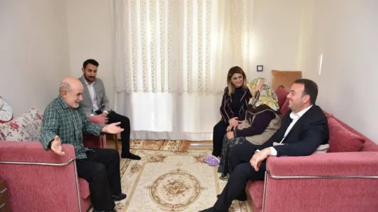 AK Parti'den 4 bin haneye ziyaret