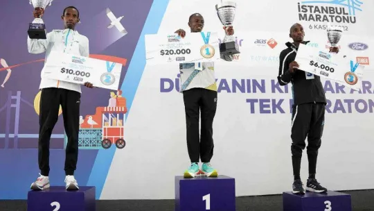 44. İstanbul Maratonu'nda kazananlar ödüllerini aldı