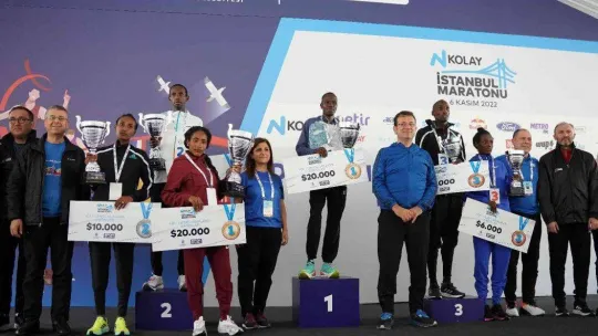 44. İstanbul Maratonu'nda kazananlar ödüllerini aldı