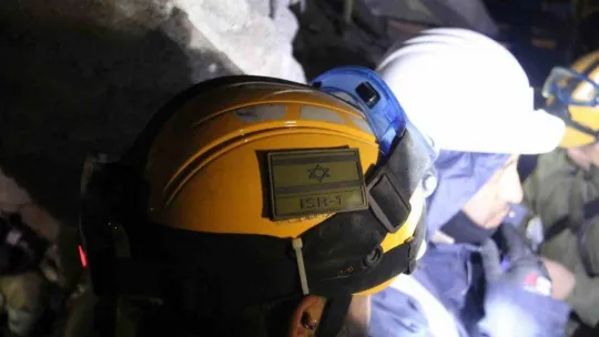 45 saat sonra İsrail ekibinin yardımlarıyla çıkartıldı