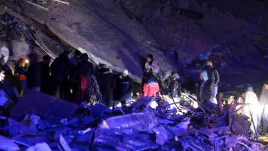 45 saat sonra İsrail ekibinin yardımlarıyla çıkartıldı