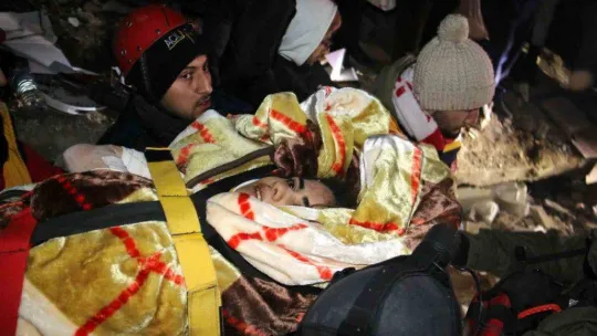 45 saat sonra İsrail ekibinin yardımlarıyla çıkartıldı