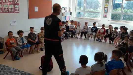 Silivri Arama Kurtarma Ekipleri, Okullarda Eğitim Vermeye Devam Ediyor 