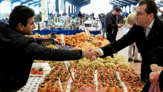 Başkan Balcıoğlu, Gümüşyaka Pazarı'nı Ziyaret Etti