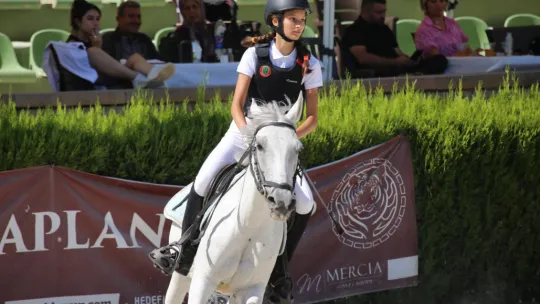 İpek Yazıcı 'dan üst üste birincilikler