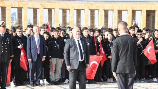 Başkan Mesut Üner Gençlerle Anıtkabir'i Ziyaret etti