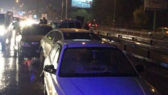 5 araç zincirleme kazaya karıştı: 6 yaralı