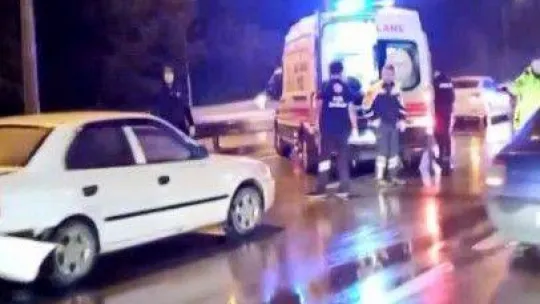 5 araç zincirleme kazaya karıştı: 6 yaralı