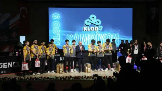 50 bin lira değerinde ödüllü E-Spor Gençlik Kupası finali yapıldı