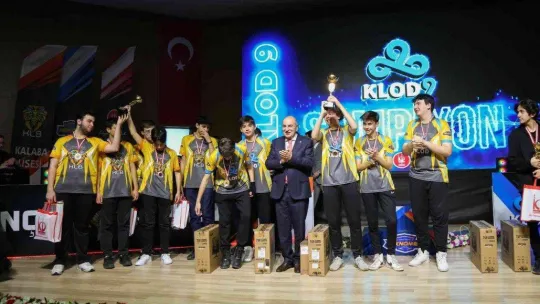 50 bin lira değerinde ödüllü E-Spor Gençlik Kupası finali yapıldı