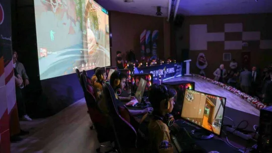 50 bin lira değerinde ödüllü E-Spor Gençlik Kupası finali yapıldı