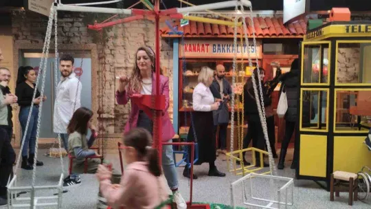 50 yıl önceki Bursa sokaklarında boza dağıttılar