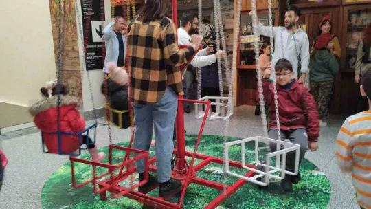 50 yıl önceki Bursa sokaklarında boza dağıttılar