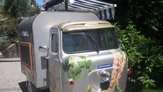 50 yıllık triportörleri ilk günkü ihtişamıyla yeniliyor