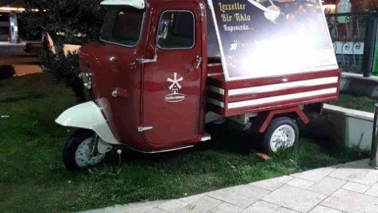 50 yıllık triportörleri ilk günkü ihtişamıyla yeniliyor