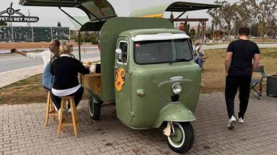 50 yıllık triportörleri ilk günkü ihtişamıyla yeniliyor