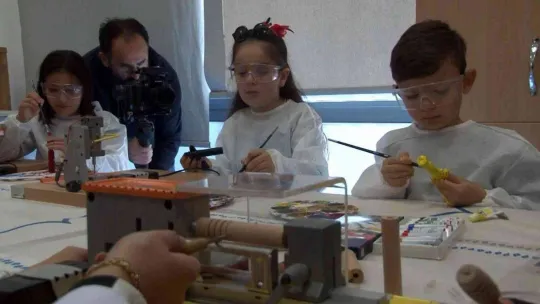 500 yıllık geleneksel İstanbul oyuncakları Arnavutköy'de tanıtıldı