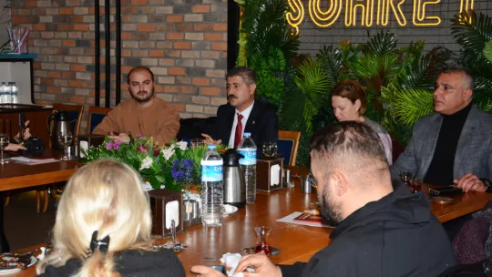 Ömer Hakverdi gazetecilerle bir araya geldi