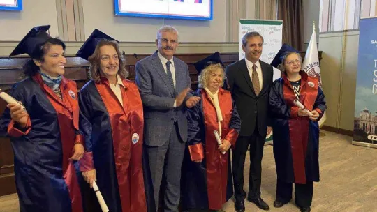 60 yaşından sonra üniversiteyi bitiren 59 mezun kep attı