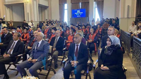 60 yaşından sonra üniversiteyi bitiren 59 mezun kep attı