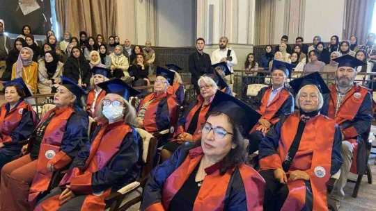 60 yaşından sonra üniversiteyi bitiren 59 mezun kep attı