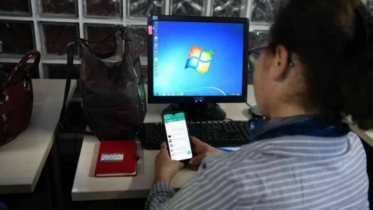 65 yaş üstü vatandaşlar teknolojiyi 'Yaşlılar ve Gençler Bilgi Erişim Merkezi'nde yakalıyor