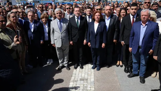 Silivri Yeni Döneme Atatürk Anıtı'nda Saygıyla Başladı