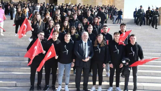 Başkan Mesut Üner Gençlerle Anıtkabir'i Ziyaret etti