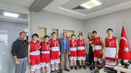 Mektebim koleji yüzme takımı madalyaları topladı