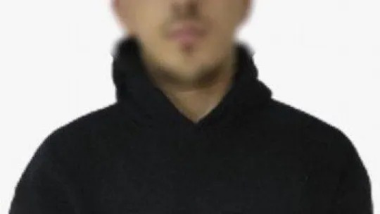 7 ayrı okuldan yaklaşık 58 bin lira değerinde malzeme ve para çalan şahıs kamerada