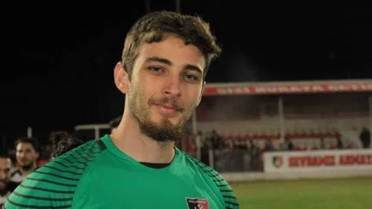 7 gol yedikten sonra kaleciliğe küsüp forvete geçti, golcülüğüyle rakiplere bela oldu