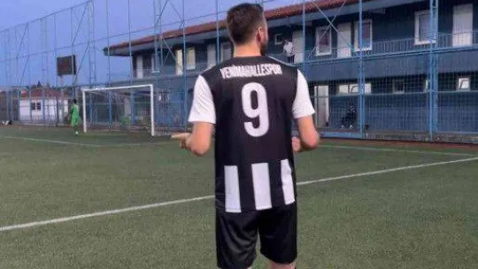 7 gol yedikten sonra kaleciliğe küsüp forvete geçti, golcülüğüyle rakiplere bela oldu