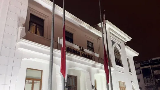 7 günlük milli yasın ardından Bursa'da bayraklar yarıya indi