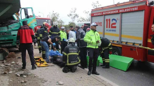 70 metre sürüklenen kamyon beton merdivene çarptı: 1 ölü