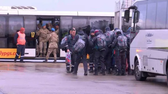 700 kişilik arama kurtarma ekibi, Sabiha Gökçen Havalimanı'ndan deprem bölgesine gitti