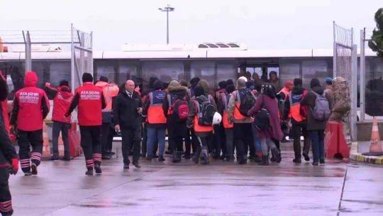700 kişilik arama kurtarma ekibi, Sabiha Gökçen Havalimanı'ndan deprem bölgesine gitti