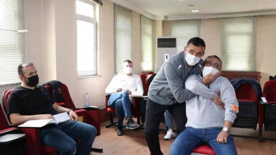 740 kişi ilk yardım öğrenerek, sertifika aldı