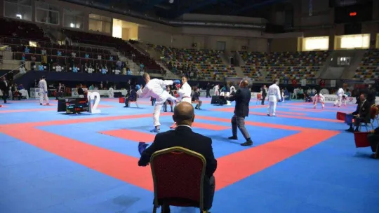 75 ülkeden bin 65 karatecinin ter döktüğü uluslararası turnuva başladı